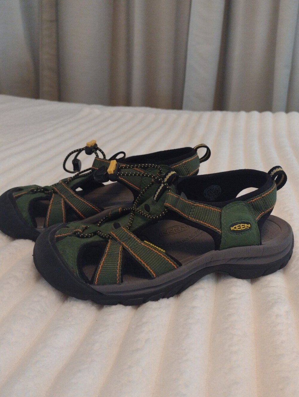 KEEN Women’s 7.5 Venice H2 Water Hiking Sandals Green Grey Black Bungee Laces